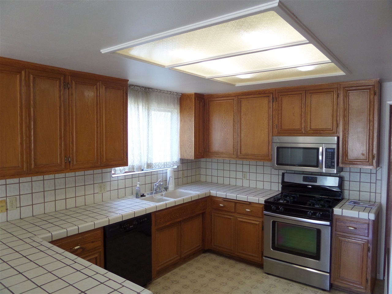 915 Vanita Street Fallbrook, CA 92028 - Photo 3 of 5