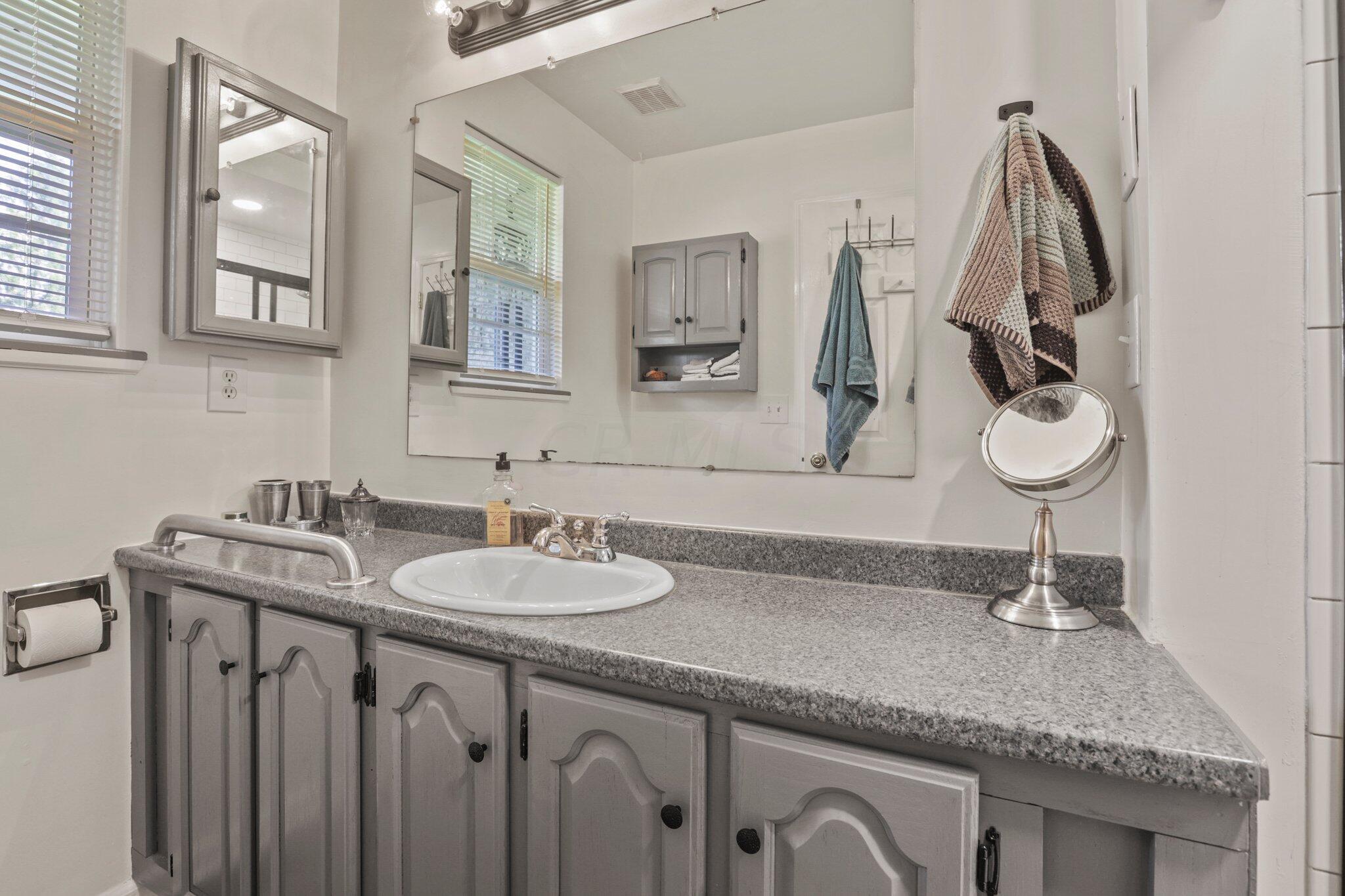 5575 Broadview Road Columbus, OH 43230 - Photo 41 of 66 Owner's Bath
