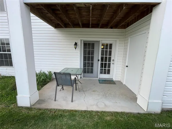 $180,000 | 3417 Country Stone Manor Drive, Unit F, Manchester, MO 63088