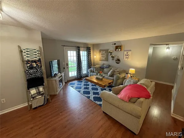 $180,000 | 3417 Country Stone Manor Drive, Unit F, Manchester, MO 63088