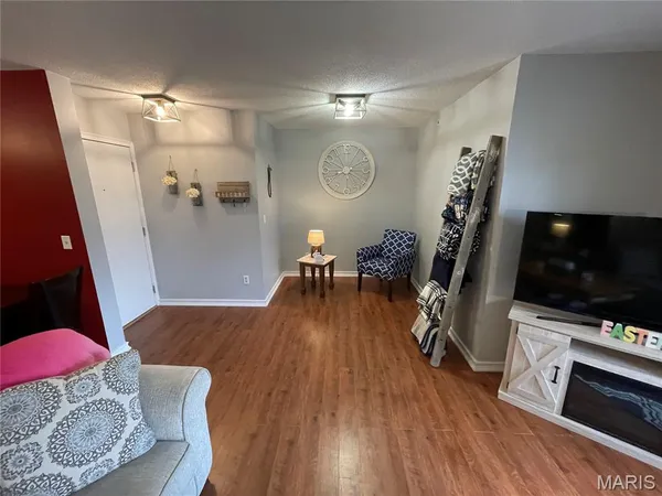 $180,000 | 3417 Country Stone Manor Drive, Unit F, Manchester, MO 63088