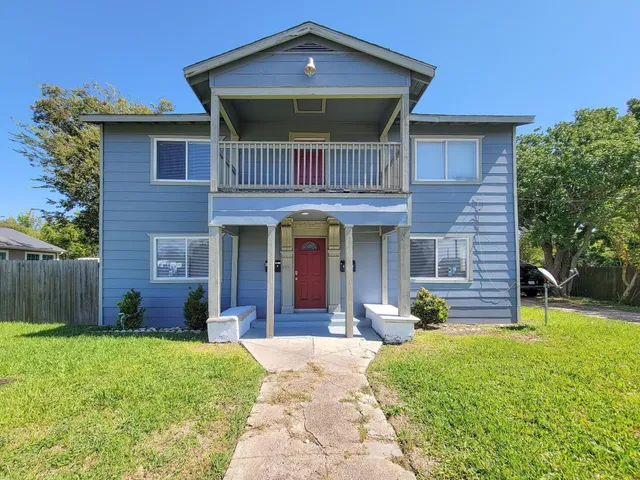 $799 | 711 Ave A, Unit 4, La Marque, TX 77568