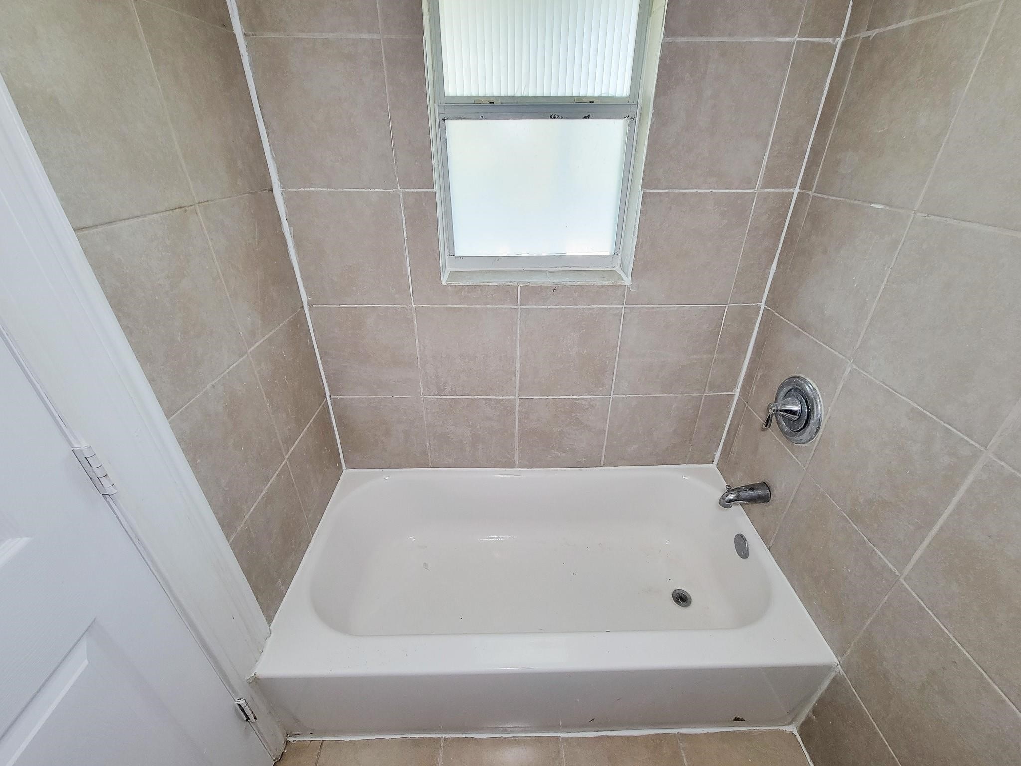 711 Ave A, Unit 4 La Marque, TX 77568 - Photo 16 of 21 a bathroom with a bathtub