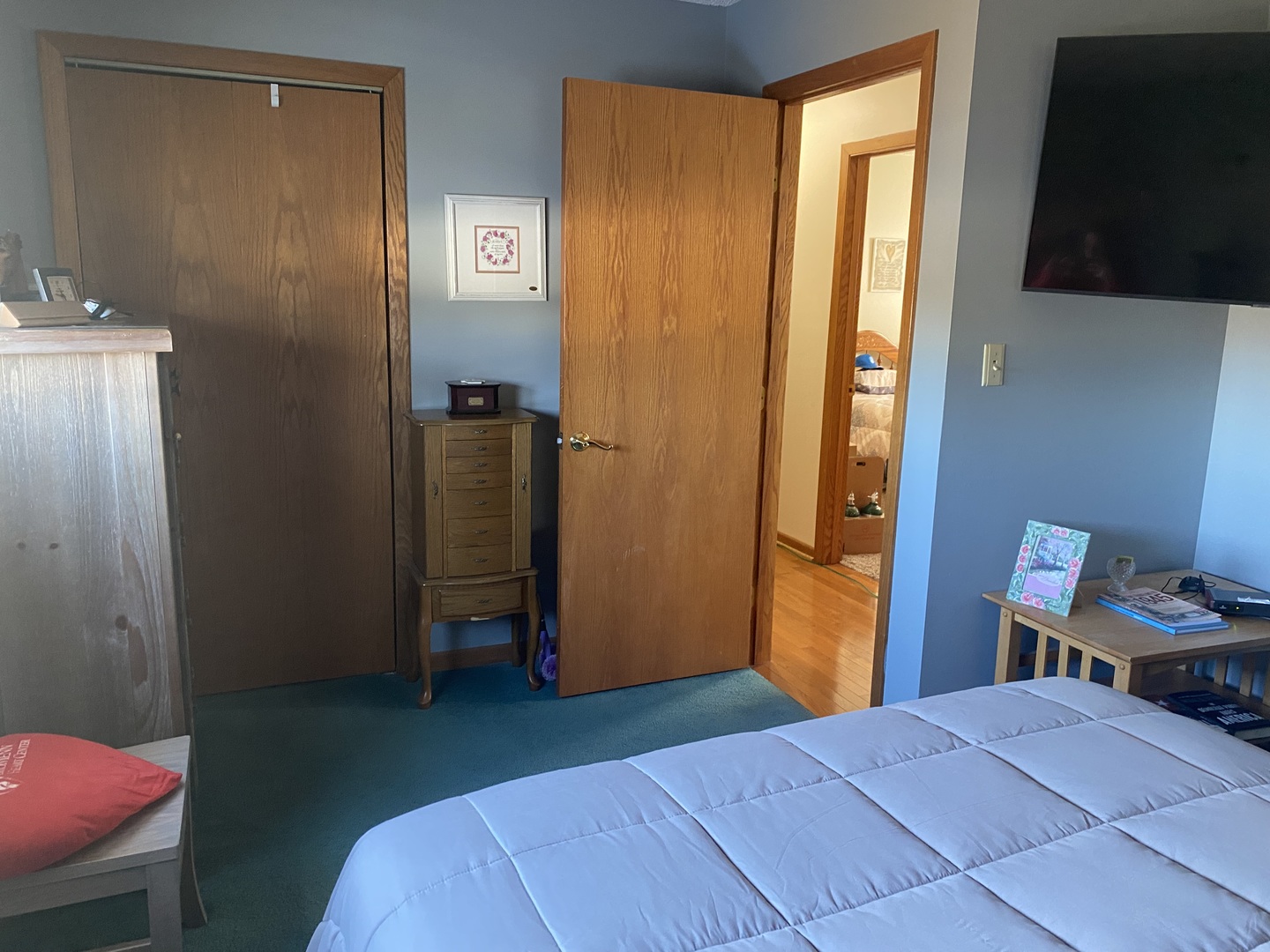 19 Capri Street Streator, IL 61364 - Photo 17 of 35 a bedroom with a bed and wooden floor