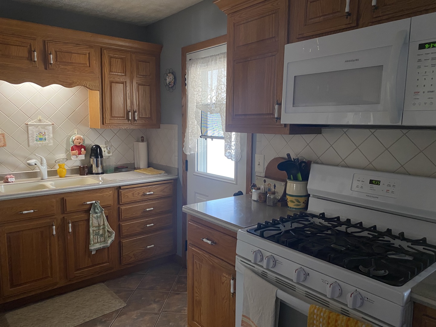19 Capri Street Streator, IL 61364 - Photo 8 of 35 a kitchen with sink and cabinets