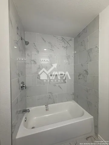 $1,900 | 6406 Gray Ridge, San Antonio, TX 78233