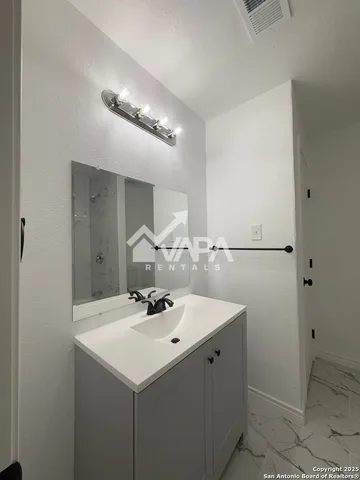 $1,900 | 6406 Gray Ridge, San Antonio, TX 78233