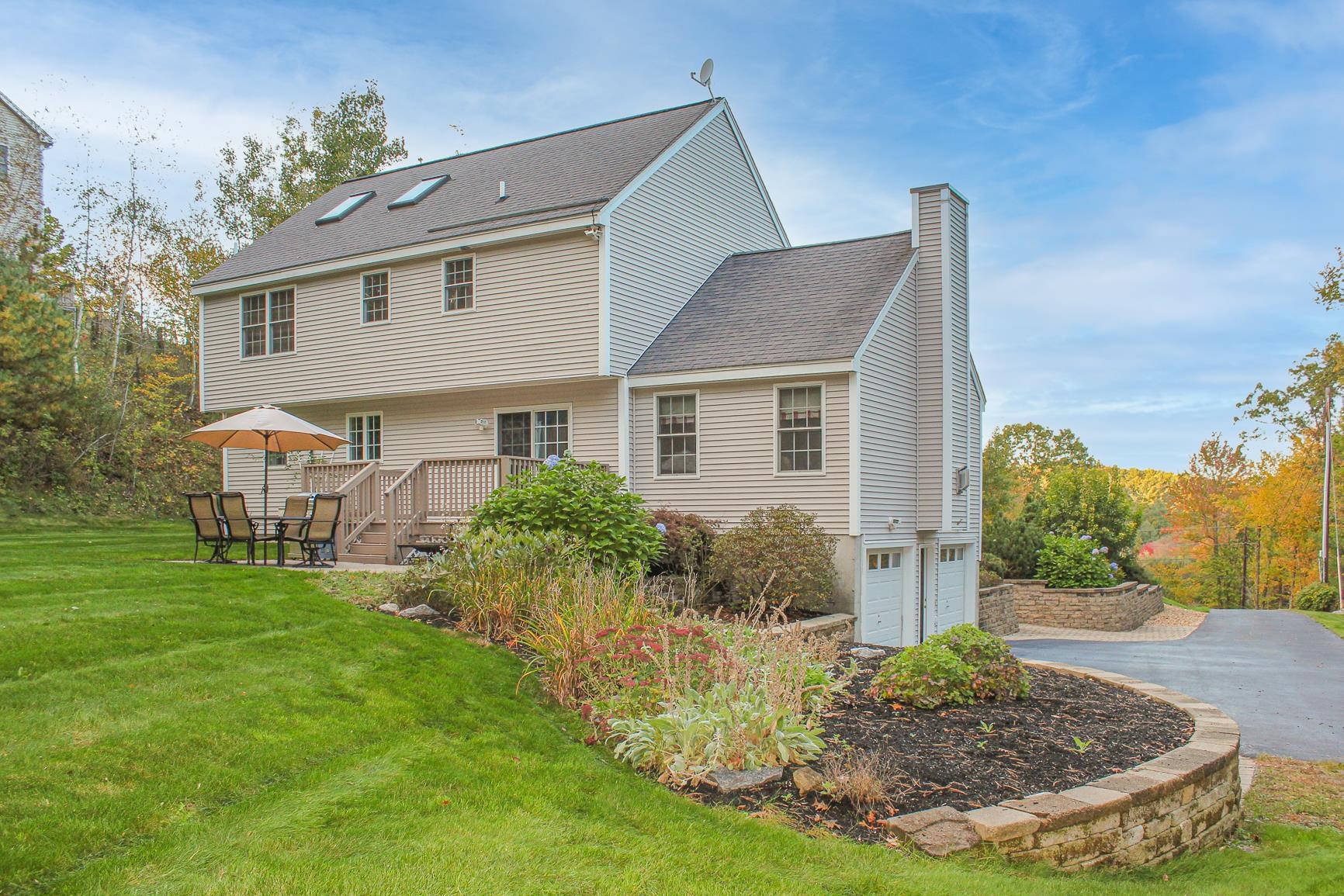 39 Valley Hill Road Pelham, NH 03076 - Photo 4 of 40