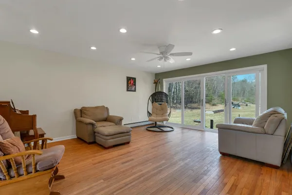 $775,000 | 47 Little Mill Road, Sandown, NH 03873