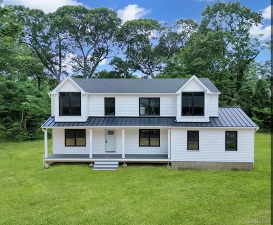 a view of a back yard of the house