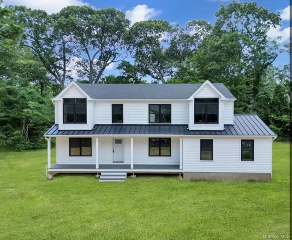 a view of a back yard of the house