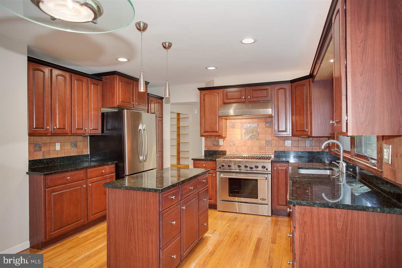 4720 Pine Ridge Road Harrisburg, PA 17110 - Photo 2 of 25 Kitchen with Island
