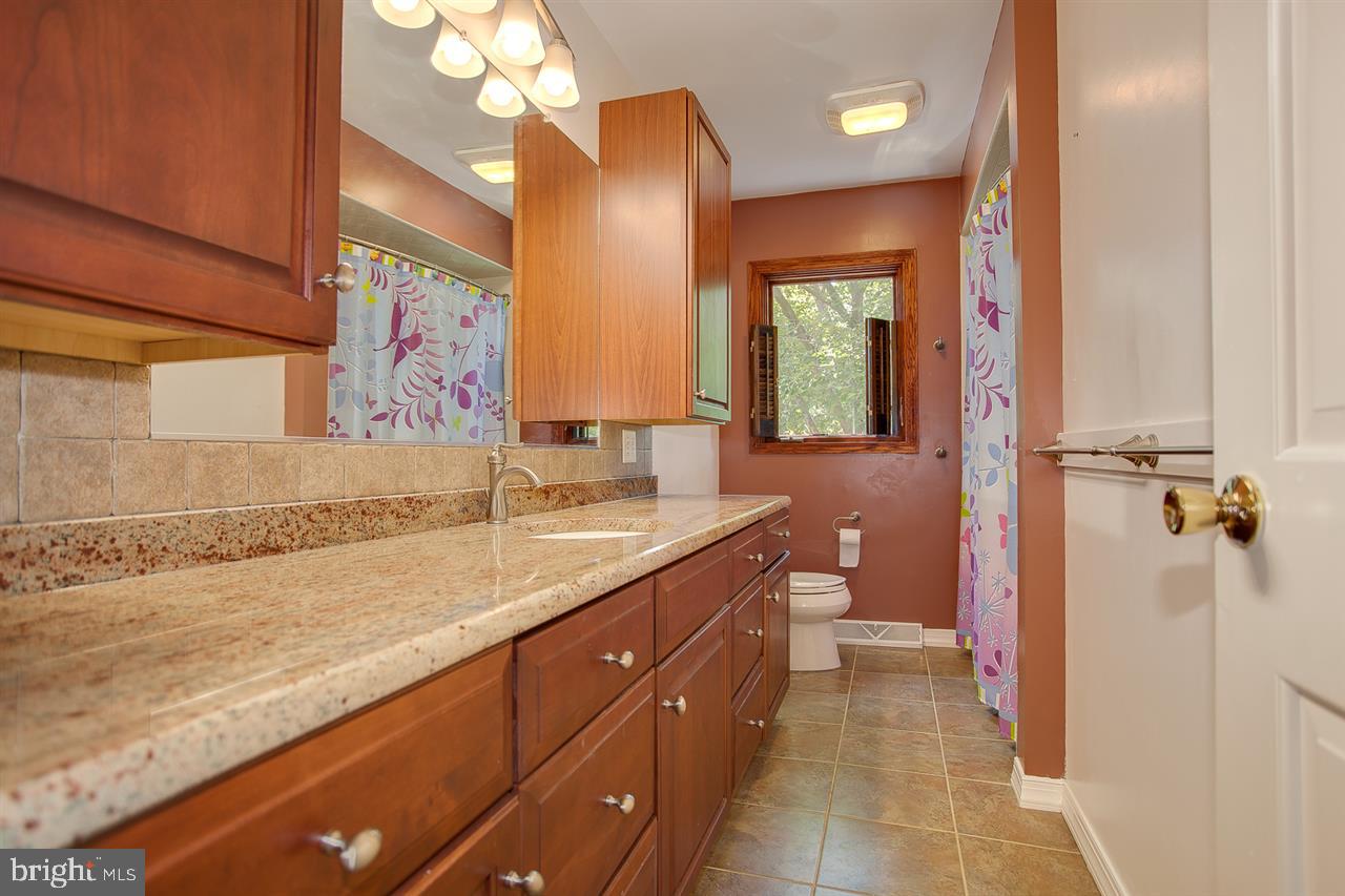 4720 Pine Ridge Road Harrisburg, PA 17110 - Photo 19 of 25 Main Bath