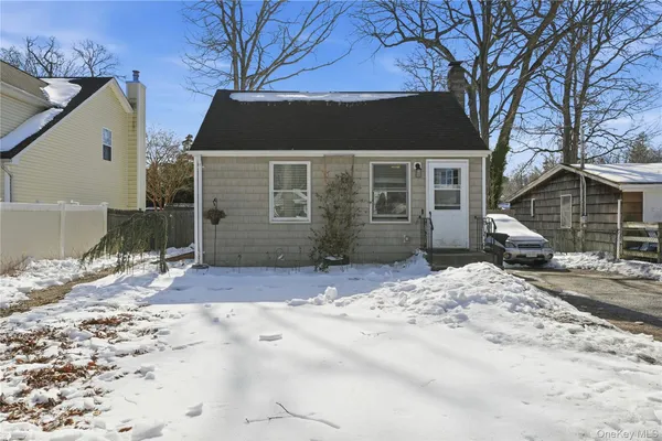 $380,000 | 36 Woodlawn Avenue, Selden, NY 11784