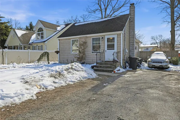 $380,000 | 36 Woodlawn Avenue, Selden, NY 11784