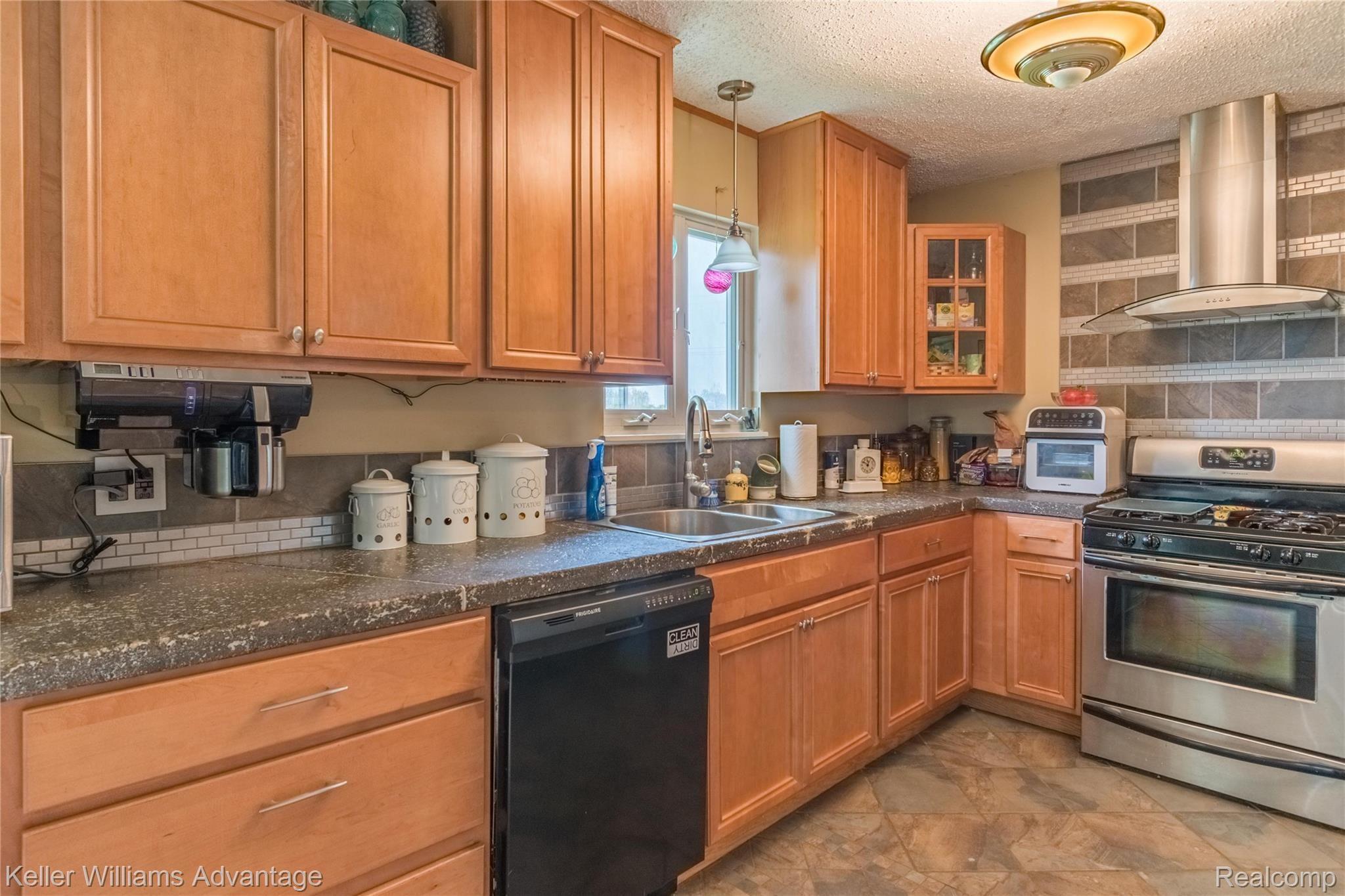 1254 Baldwin Road Monroe, MI 48162 - Photo 9 of 59 Baldwin_1254_kitchen_1.jpg