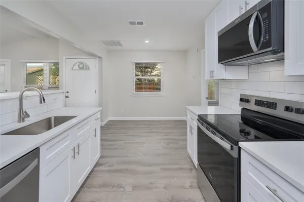 $2,200 | 520 Cutty Trail, Unit B, Lakeway, TX 78734