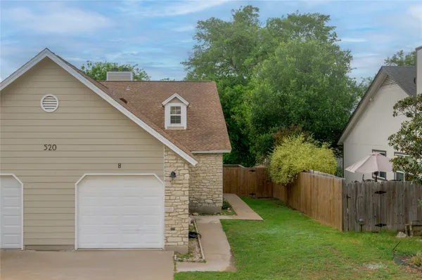 $2,200 | 520 Cutty Trail, Unit B, Lakeway, TX 78734