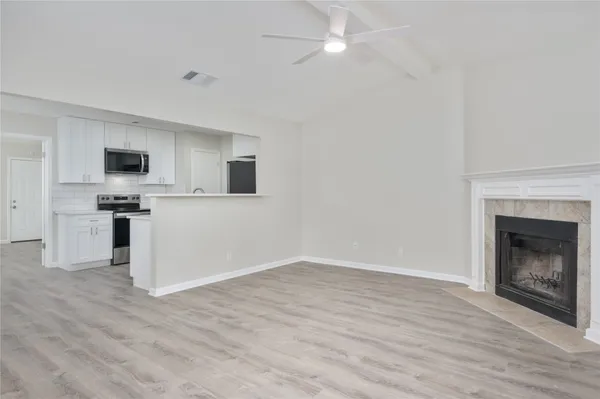 $2,200 | 520 Cutty Trail, Unit B, Lakeway, TX 78734