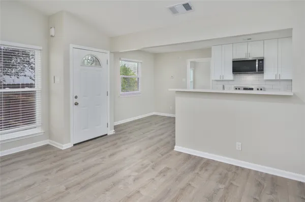 $2,200 | 520 Cutty Trail, Unit B, Lakeway, TX 78734