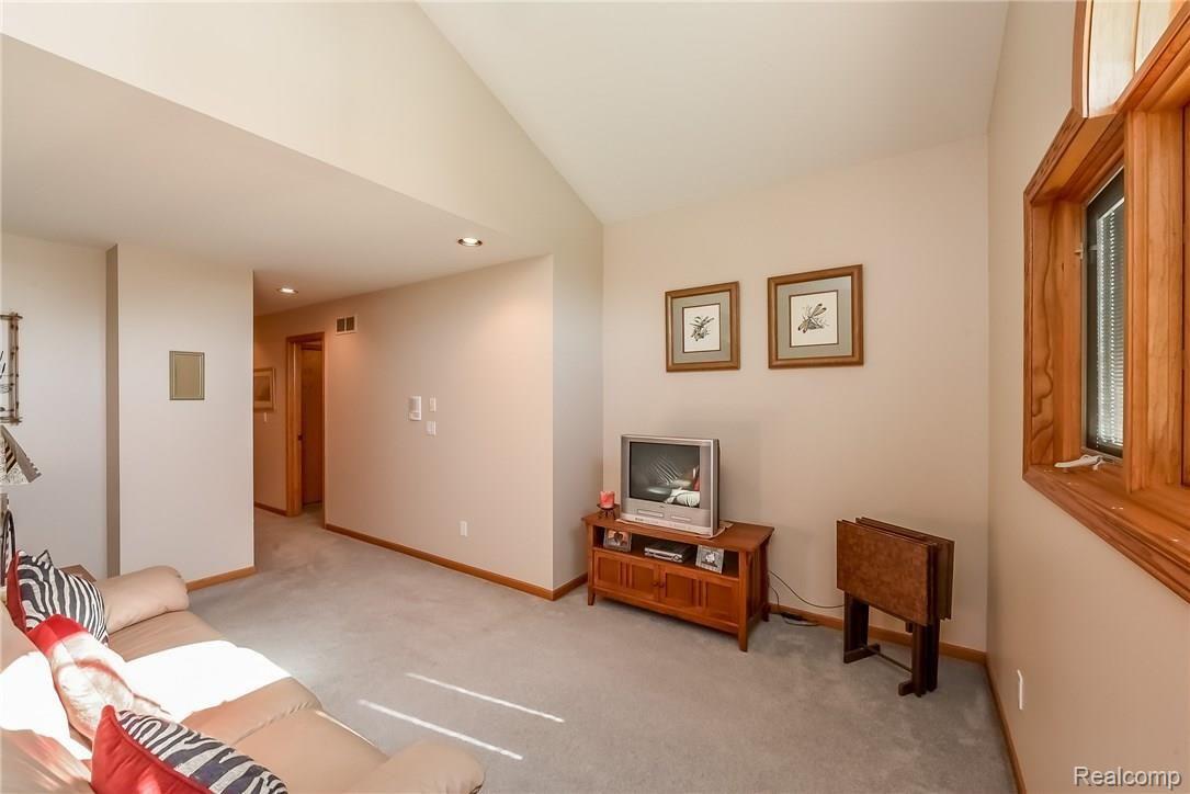 36140 Hardenburg Road Farmington, MI 48331 - Photo 57 of 69 0075.jpg