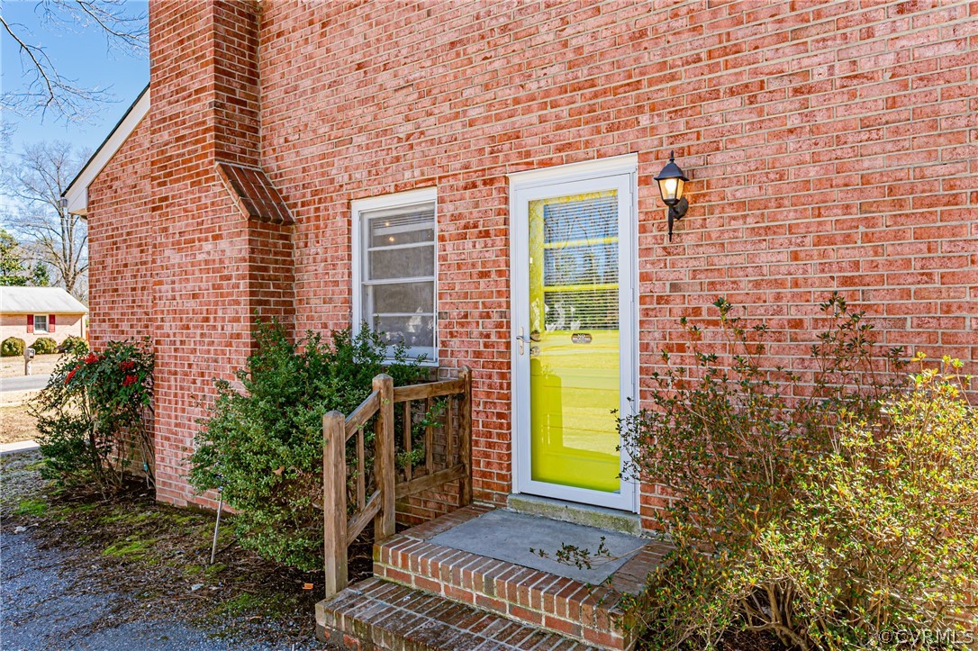 8412 Colebrook Road Richmond, VA 23227 - Photo 4 of 38 Gallery Image 4