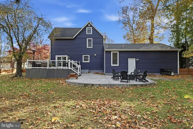 a view of a house with a big yard