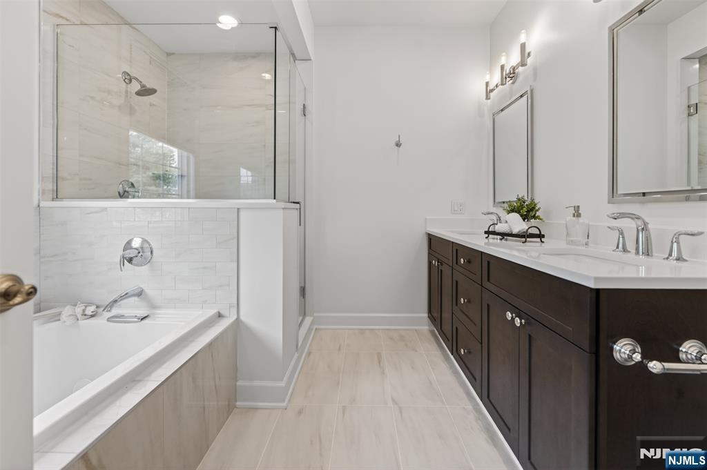 22 Gabriel Court, Unit 22 Paramus, NJ 07652 - Photo 20 of 38
