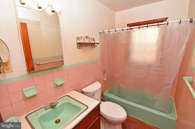 a view of walk in closet