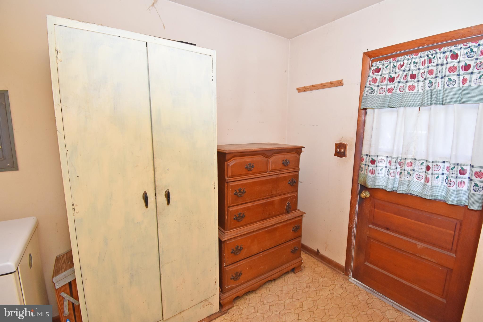 4301 Tyaskin Road Tyaskin, MD 21865 - Photo 28 of 43 a view of walk in closet