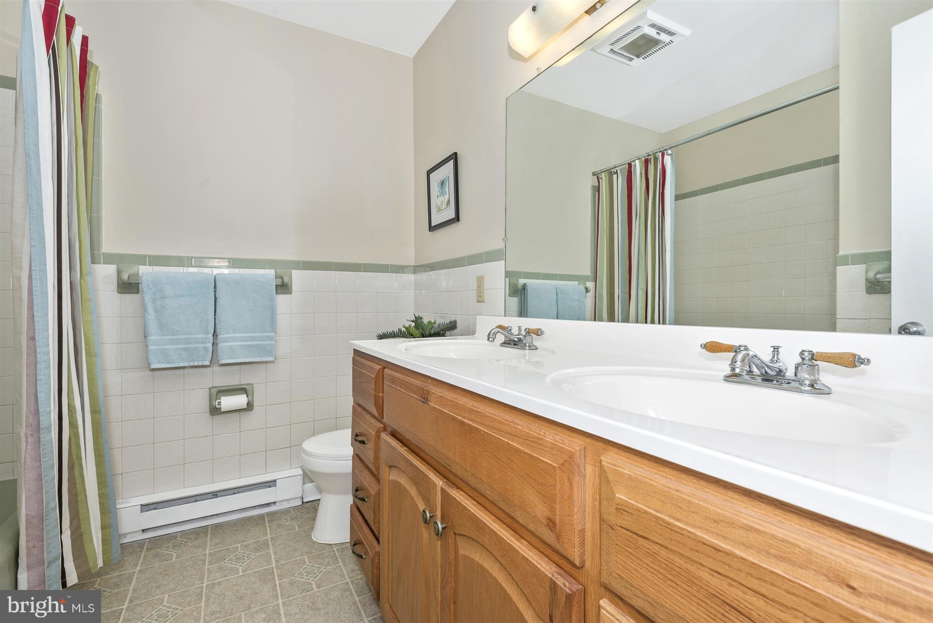 8835 Indian Springs Road Frederick, MD 21702 - Photo 15 of 30 Main floor hallway bath