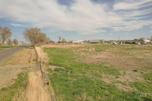 $170,000 | 4222 A Peck Street, Buhl, ID 83316