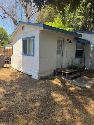 a view of a car park in front of house
