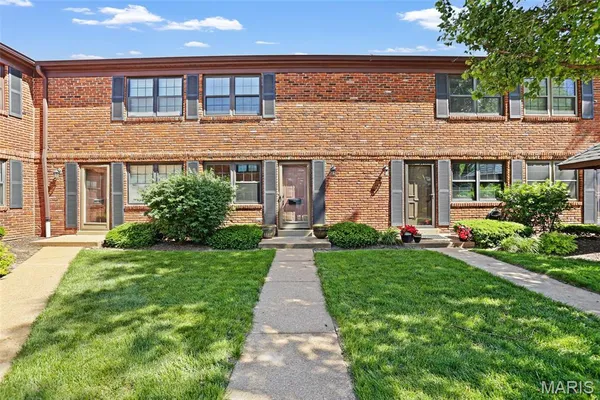 $209,990 | 7965 Royal Arms Court, St. Louis, MO 63123