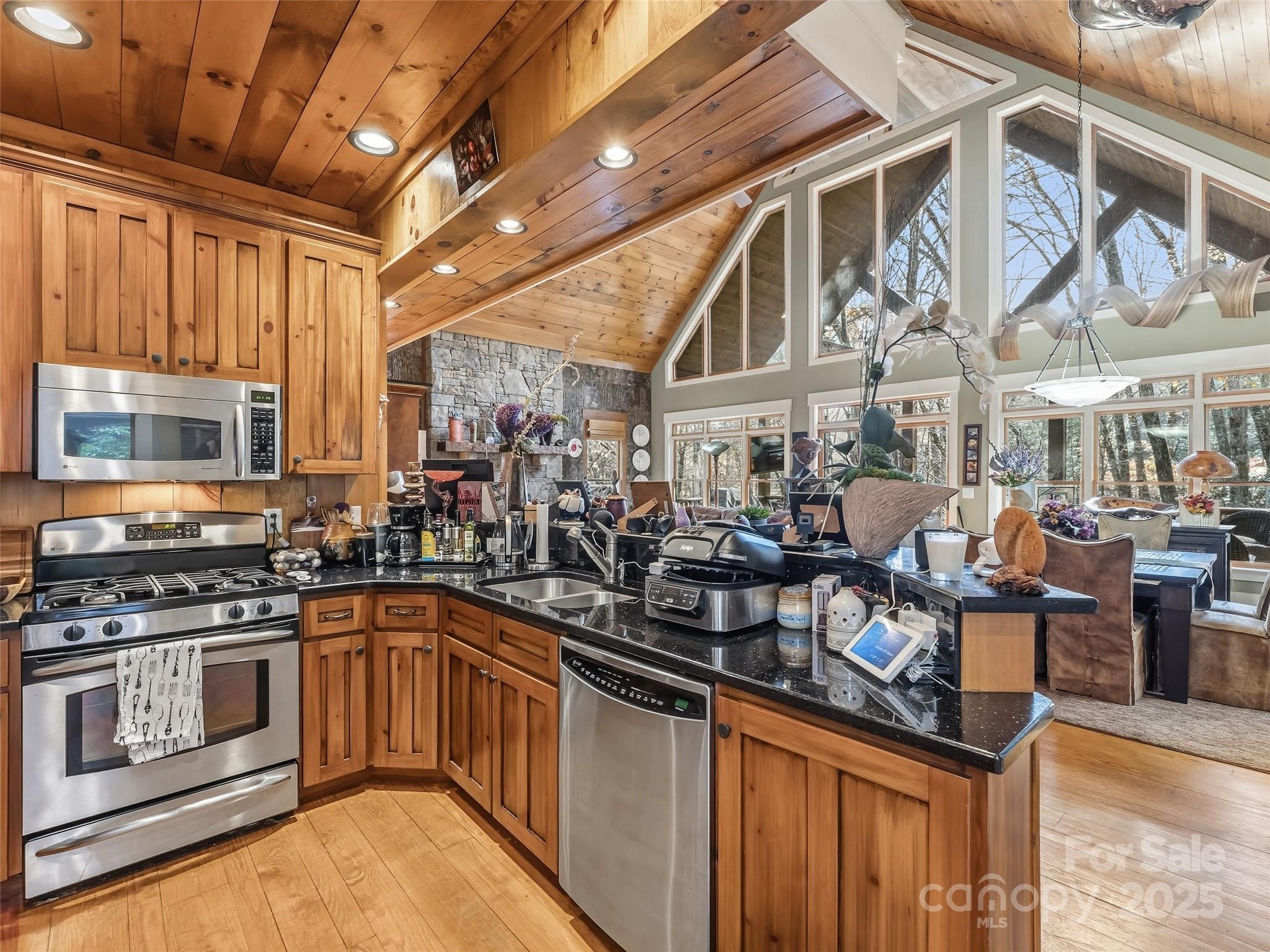 129 Ivy Ridge, Unit I26 Lake Toxaway, NC 28747 - Photo 12 of 39 a kitchen with lots of counter top space