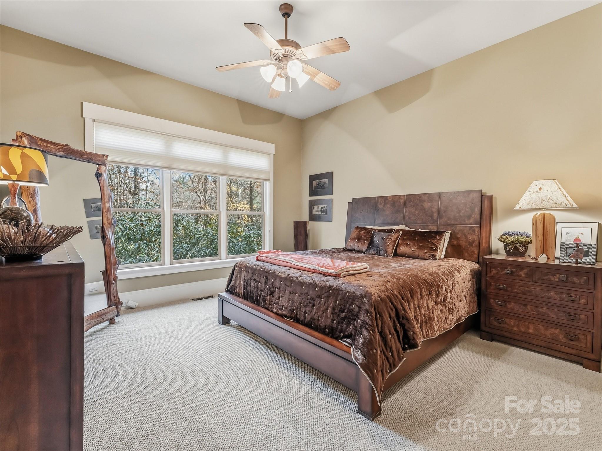 129 Ivy Ridge, Unit I26 Lake Toxaway, NC 28747 - Photo 25 of 39 a bedroom with a large bed and a chandelier fan