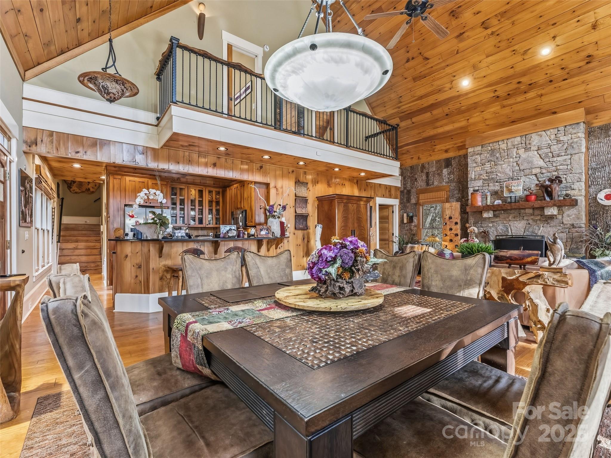 129 Ivy Ridge, Unit I26 Lake Toxaway, NC 28747 - Photo 6 of 39 a living room with a table and chairs