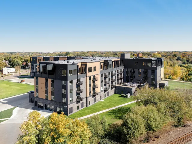 $1,199,000 | 505 Oak Street North, Unit 502, Fargo, ND 58102