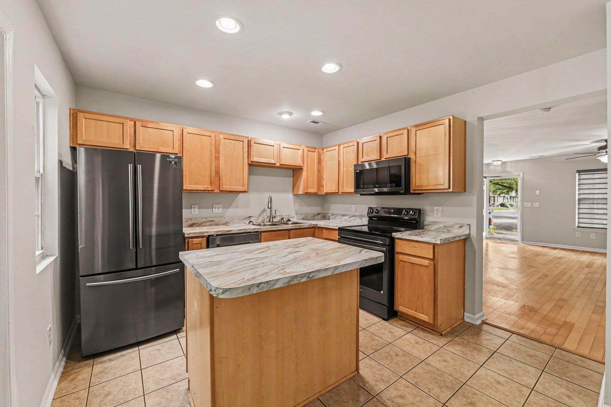 446 Doane Way Charleston, SC 29492 - Photo 2 of 24