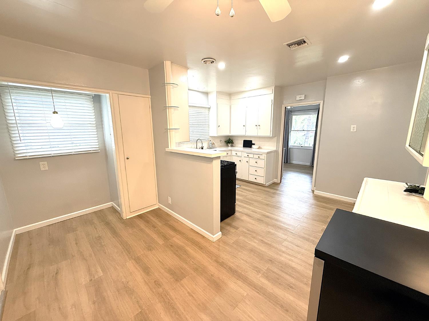 809 South Sowell Street Visalia, CA 93277 - Photo 20 of 58