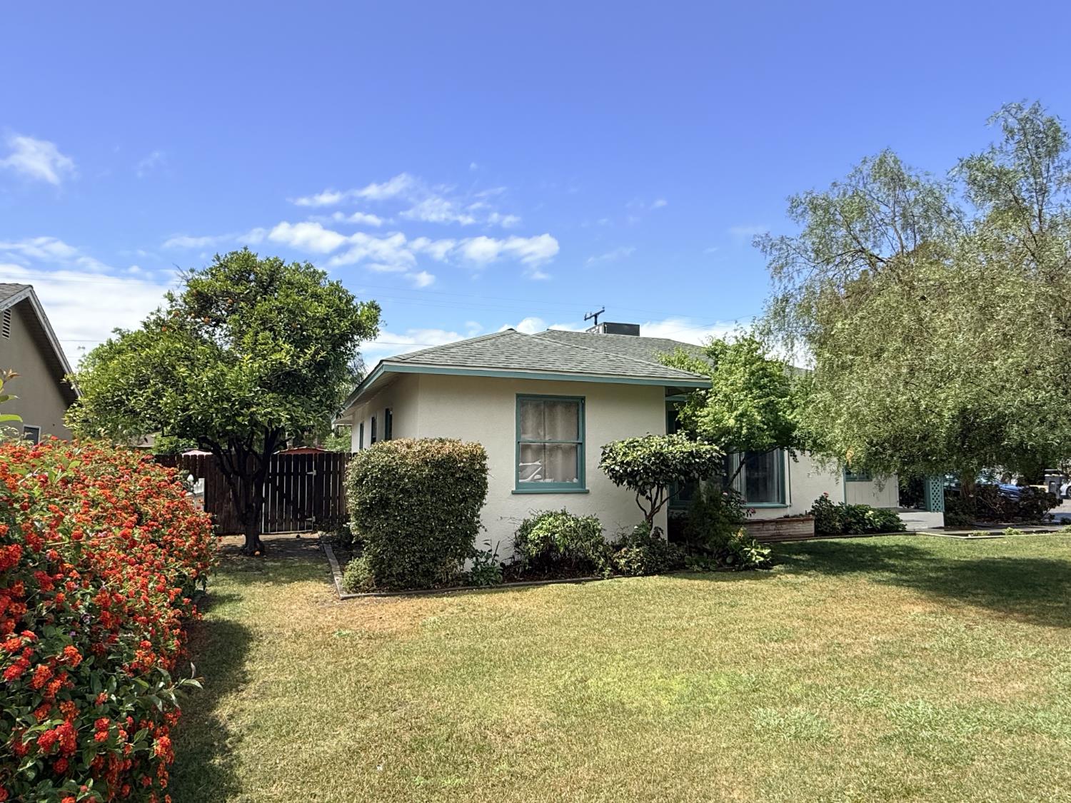 809 South Sowell Street Visalia, CA 93277 - Photo 2 of 58 a front view of a house with a yard