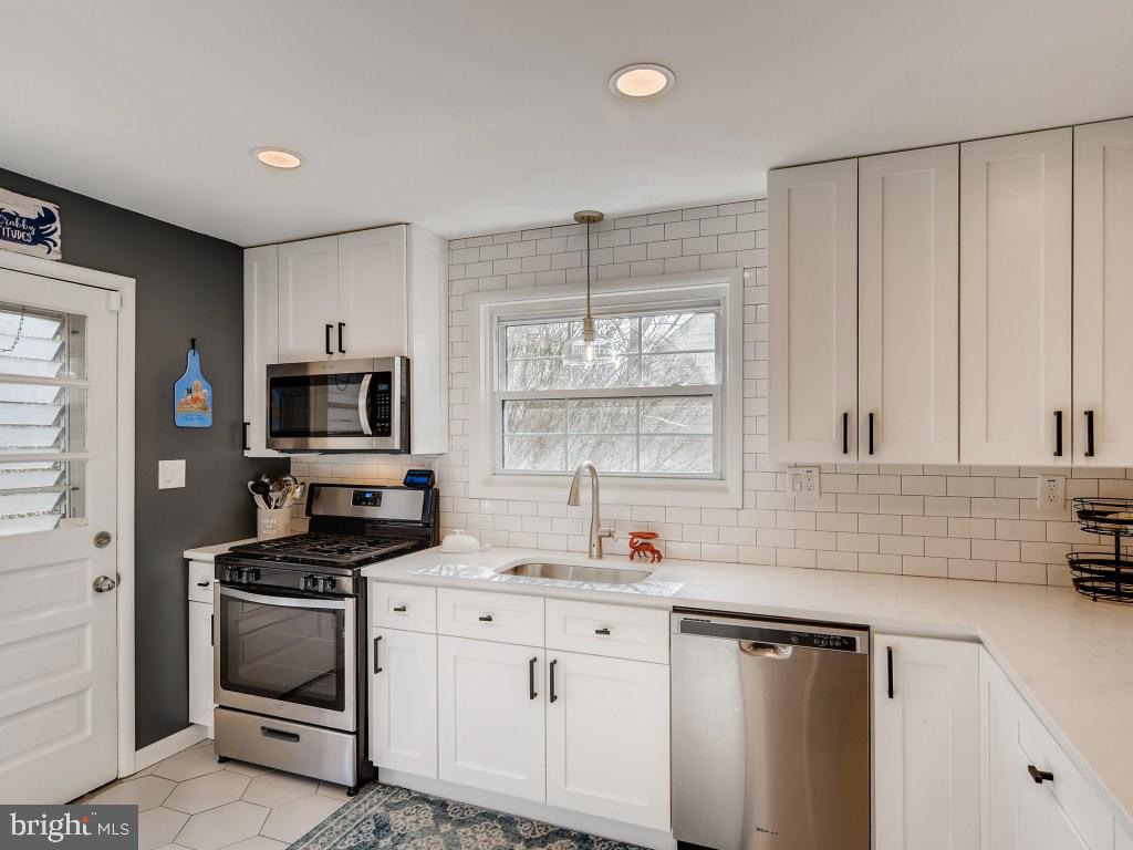 6638 Loch Hill Road Baltimore, MD 21239 - Photo 13 of 27