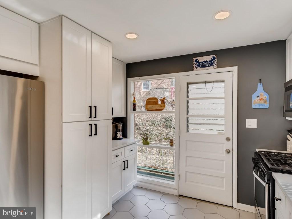 6638 Loch Hill Road Baltimore, MD 21239 - Photo 15 of 27