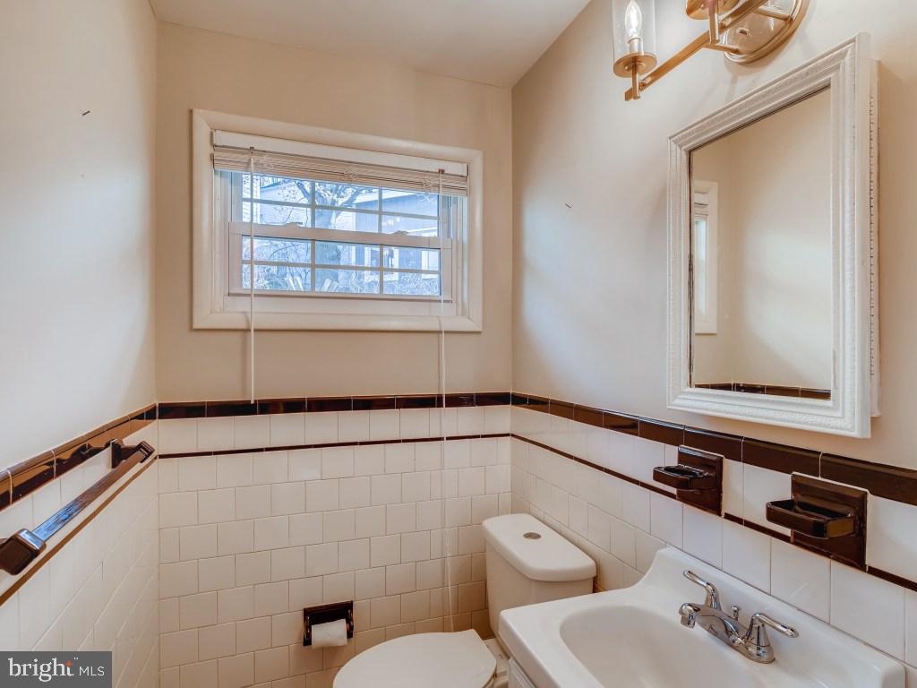 6638 Loch Hill Road Baltimore, MD 21239 - Photo 17 of 27