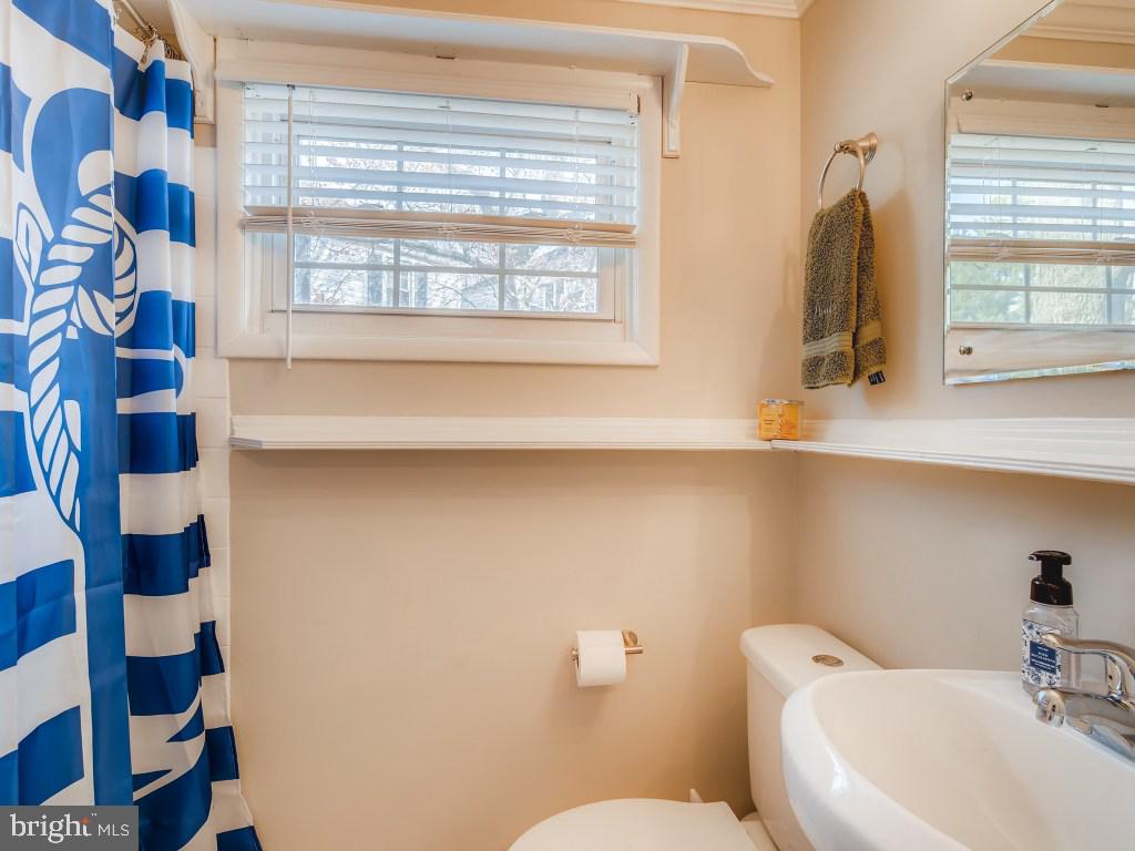 6638 Loch Hill Road Baltimore, MD 21239 - Photo 20 of 27