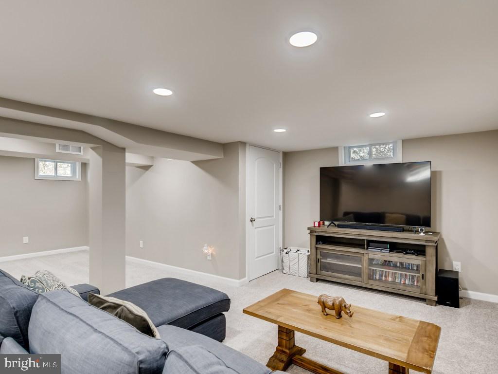 6638 Loch Hill Road Baltimore, MD 21239 - Photo 23 of 27