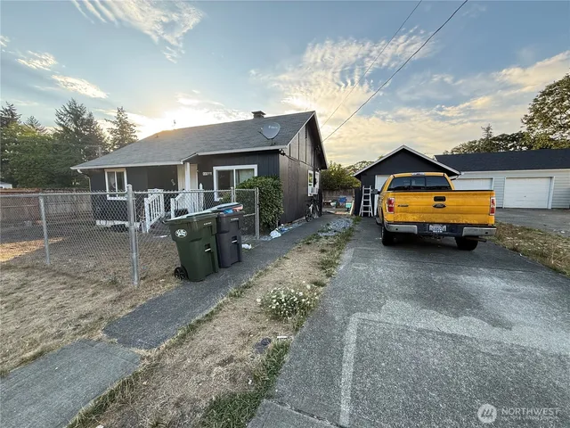 a wooden bench sitting in front of a house