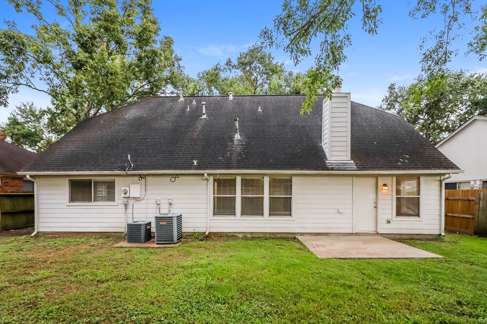 4635 Linden Place Pearland, TX 77584 - Photo 17 of 17 front view of a house with a yard