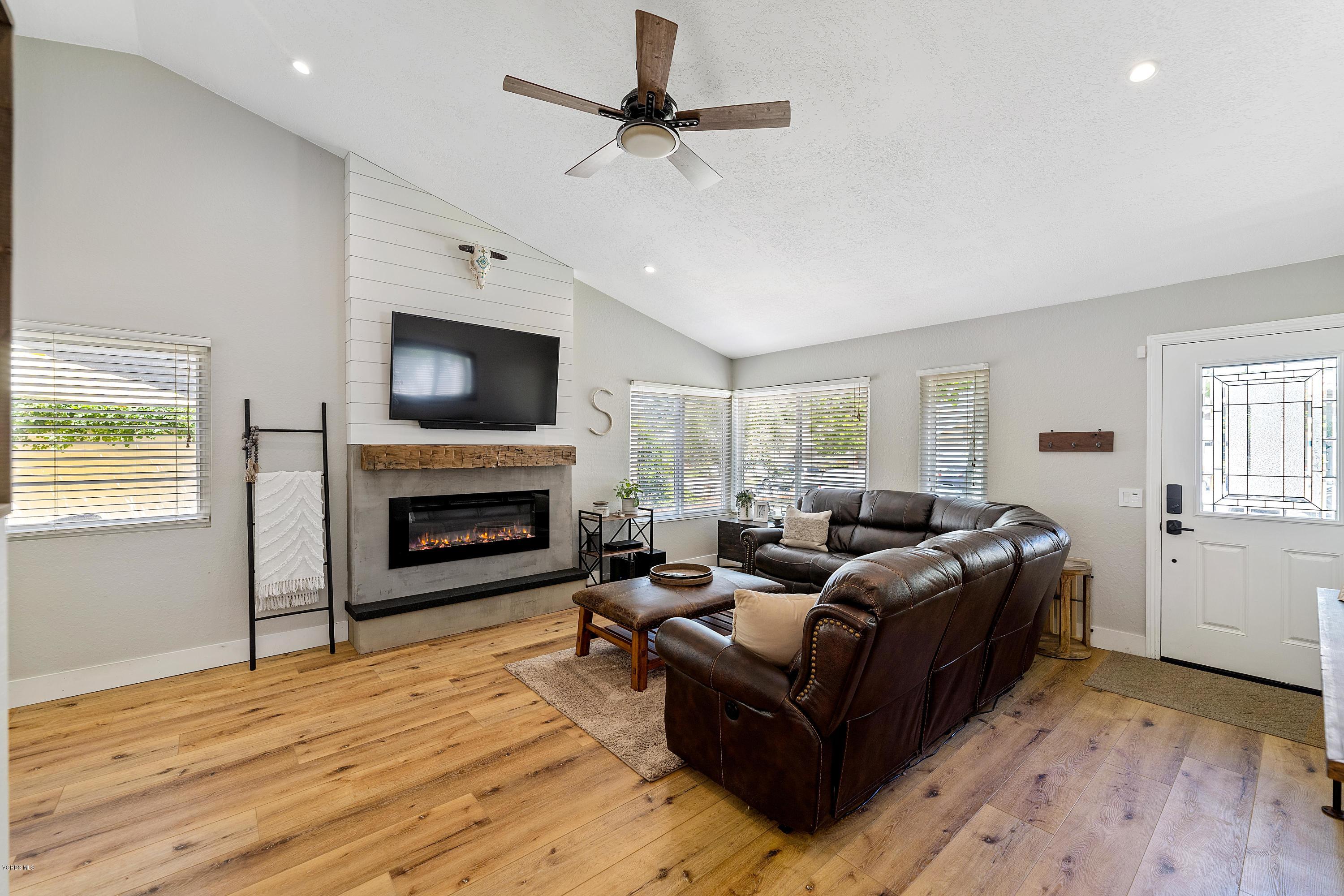 27623 Maple Ridge Circle Valencia, CA 91354 - Photo 3 of 21 27623 Maple Ridge MLS (2 of 30)