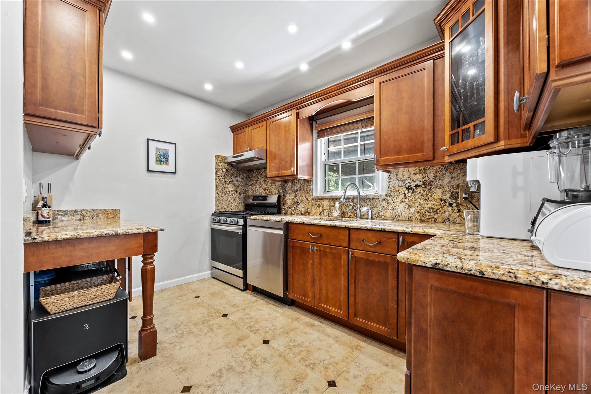 82 Superior Road Floral Park, NY 11001 - Photo 7 of 26